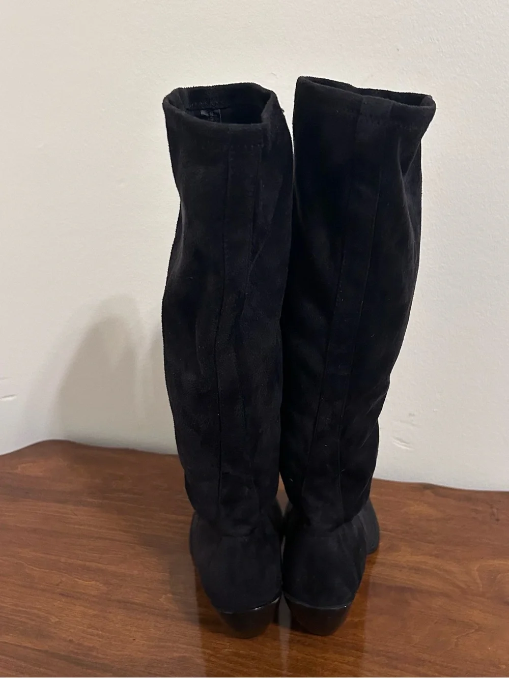 Donald J. Pliner Black Suede Fitted Heel Stretch Heel Riding Boots Size 8